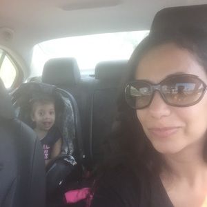 Meet your Posher, Mona